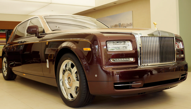 Rolls-Royce Phantom Lửa Thiêng của ông Trịnh Văn Quyết vẫn chưa có người mua - Ảnh 1.