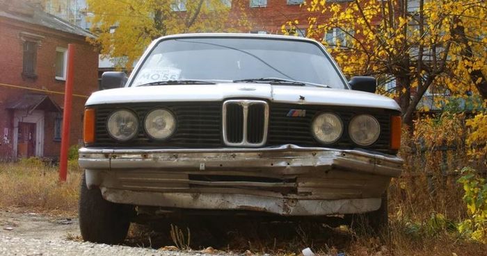 Ví dụ, một chiếc BMW 320i đời 1977 đã được bán với giá gần 30.000 USD vào năm 2020. Điều này chắc chắn là một chiếc xe mà Elon Musk muốn sở hữu. Nhưng liệu ông có giữ chiếc xe đầu tiên của mình đến bây giờ?
