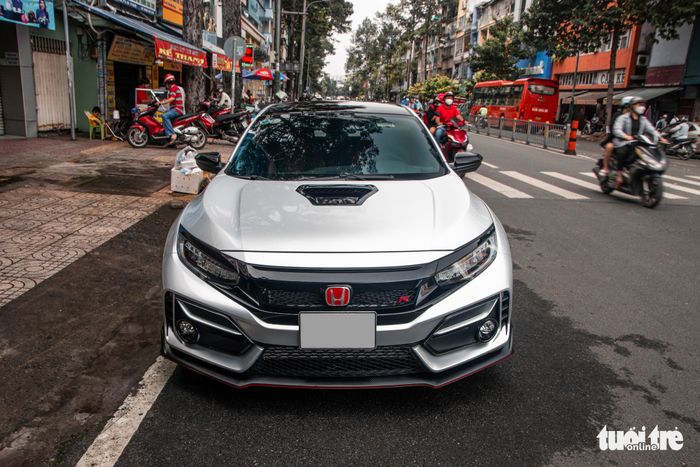 Honda Civic Type R độc nhất tại Việt Nam do ông Đặng Lê Nguyên Vũ sở hữu, có giá khoảng 4 tỉ đồng - Hình 3.