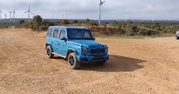 Mercedes-Benz EQG - Phiên bản xe điện của G-Class khoe công nghệ xoay tròn như xe tăng - Hình ảnh 1.