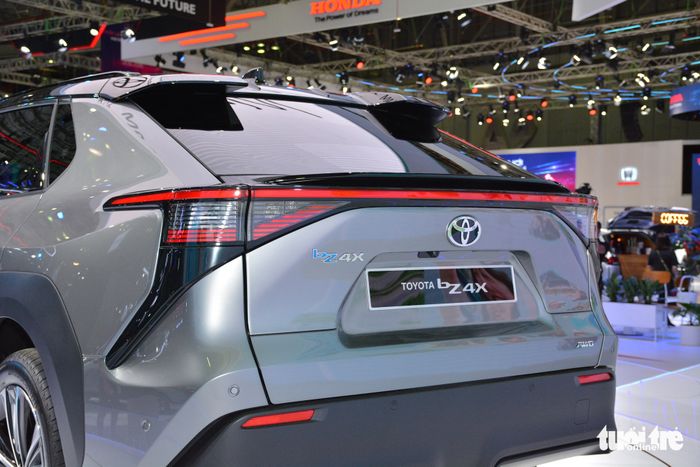 Cận cảnh Toyota bZ4X tại VMS 2022: SUV điện sáng giá cho thị trường Việt Nam - Ảnh 9.