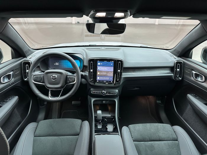 Volvo C40 Recharge 2023 sẽ sớm có mặt tại Việt Nam: Mẫu SUV điện dáng lạ, giá khoảng 1,9 tỷ đồng tại Thái Lan - Hình 5.