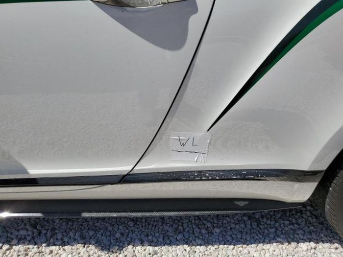 Ảnh 3: Bentley Continental GT3-R bị hỏng do lũ vừa được bán đấu giá thành công.