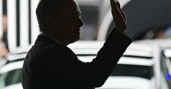 Cổ phiếu giảm xuống đáy trong 2 năm, vị thế dẫn đầu trong lĩnh vực xe điện của Tesla đang bị đe dọa và CEO bị chỉ trích về việc quản lý: Tương lai của Tesla sẽ đi về đâu? - Hình 1.