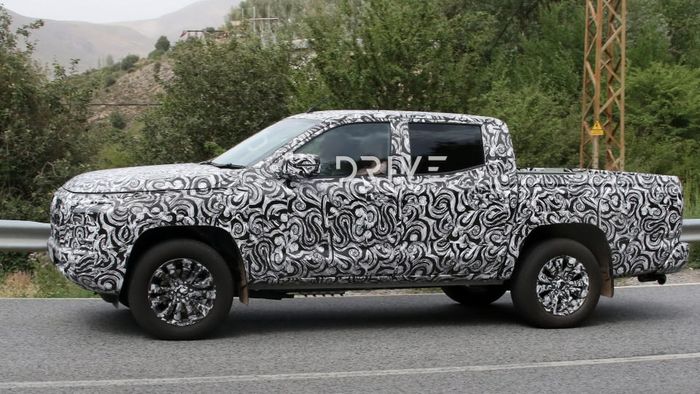Hình ảnh minh họa về phiên bản mới của Mitsubishi Triton: Lớn hơn, thiết kế đầu xe gây ấn tượng mạnh - Ảnh 1.