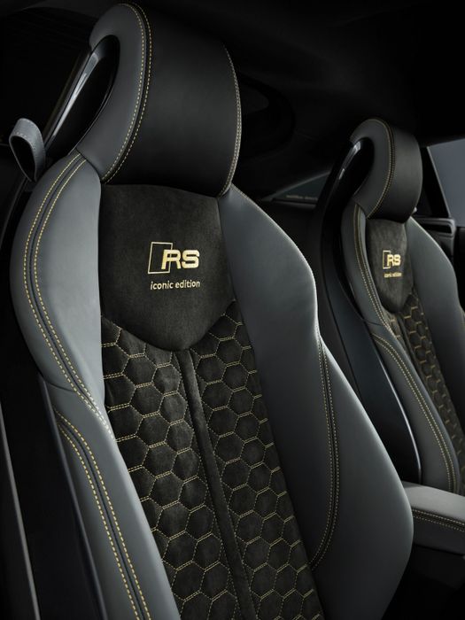 Audi TT RS Iconic Edition phiên bản giới hạn 100 chiếc - Hình 9.