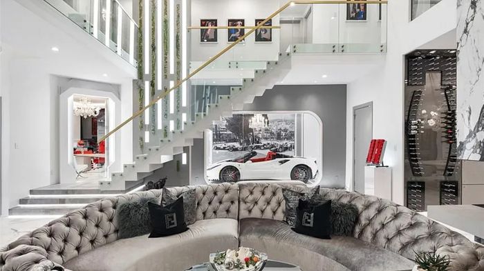 ‘Ngôi nhà Ferrari’ 3,96 triệu USD: Kho siêu xe đích thực, chỉ thiếu ‘Ngựa chồm’ - Ảnh 7