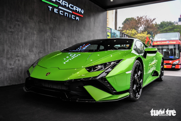 Huracan Tecnica của Lamborghini có giá từ 19 tỷ đồng khi xuất hiện trên phố Hà Nội - Ảnh 2.