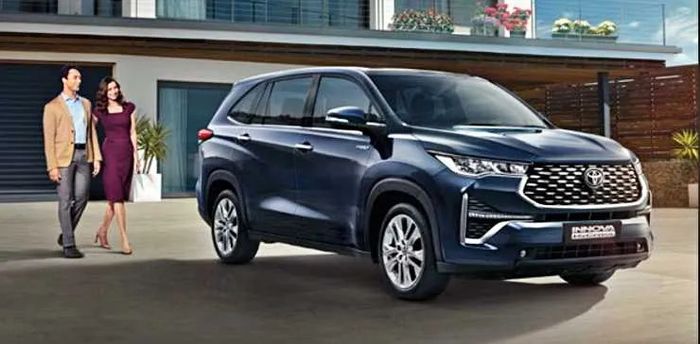 Toyota Innova mới ra mắt tại Ấn Độ có tên gọi khác và thông số kỹ thuật thay đổi - Ảnh 4.