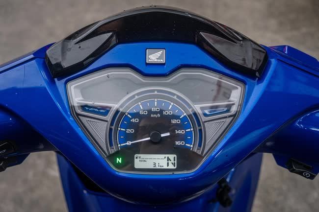 Honda Wave 125i 2023 đầu tiên tại Việt Nam: Giá 86 triệu, nhập Thái, với công nghệ tự động tăng xích - Hình 5