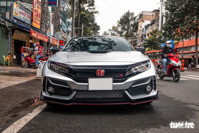 Honda Civic Type R độc nhất tại Việt Nam thuộc sở hữu của ông Đặng Lê Nguyên Vũ, có giá khoảng 4 tỉ đồng - Hình 15.
