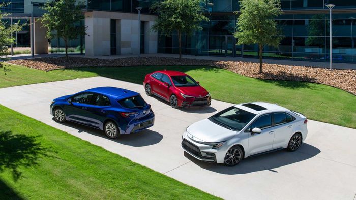 Xe bán chạy nhất trên thế giới, Toyota Corolla, được nâng cấp nhẹ và giảm giá cho phiên bản hybrid - Ảnh 2.