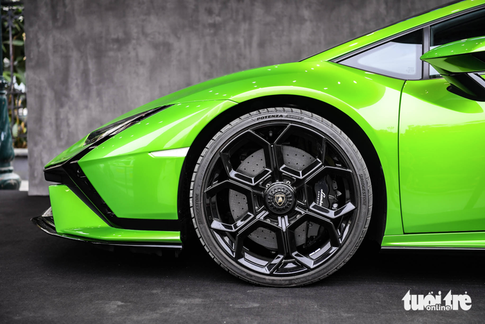 Lamborghini Huracan Tecnica có giá từ 19 tỷ đồng trên phố Hà Nội - Ảnh 10.