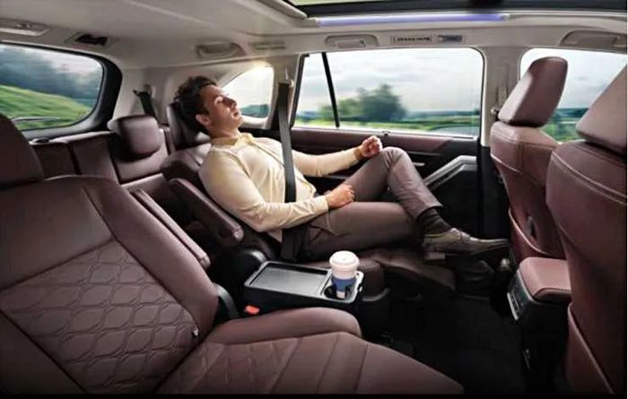 Toyota Innova mới ra mắt tại Ấn Độ có tên gọi khác và thông số kỹ thuật cũng thay đổi - Ảnh 2.