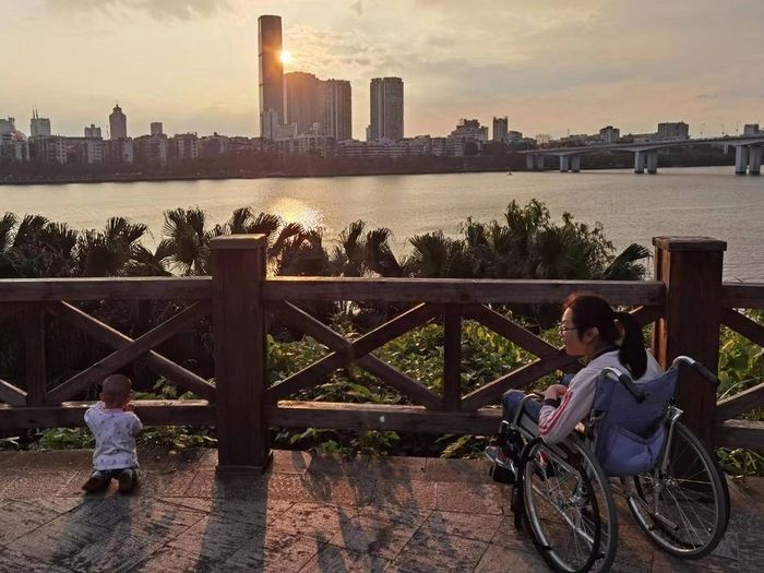 Hai vợ chồng tiếp tục trải qua những thăng trầm trong cuộc sống, nhưng họ không ngừng cố gắng và đam mê.