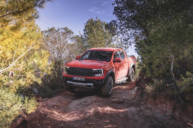 Với mỗi thị trường, một loại động cơ khác nhau, việc Ford Ranger Raptor 2023 sắp ra mắt tại Việt Nam đã gây ra nhiều câu hỏi - Ảnh 3.