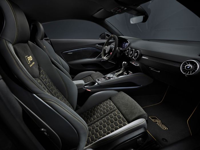 Audi TT RS Iconic Edition phiên bản giới hạn 100 chiếc - Hình 13.