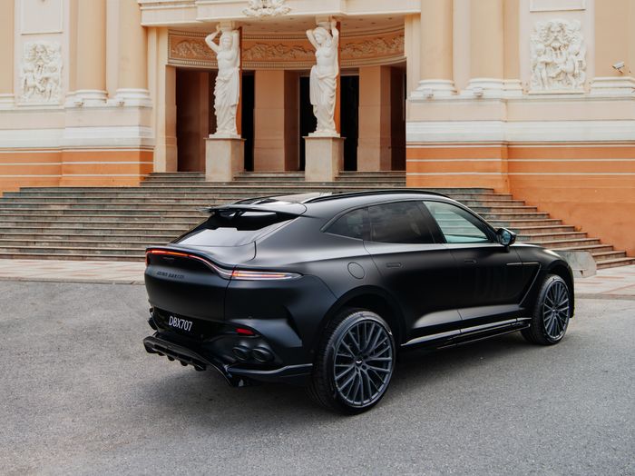 Chiếc Aston Martin DBX707 với giá hơn 21,8 tỷ đồng của ông Đặng Lê Nguyên Vũ đã về Việt Nam - Ảnh 6.