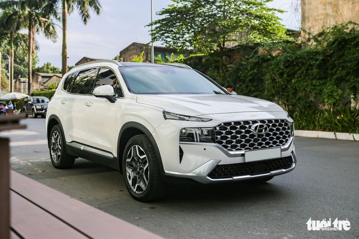 Chủ nhân xe Hyundai Santa Fe: Thử lái nhiều lần, thích quá nên quyết định mua - Hình 5.