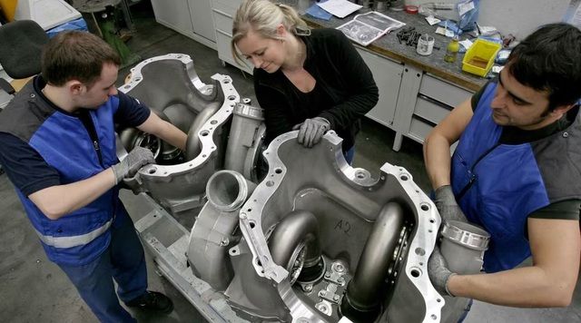 Quy tắc ở nơi làm việc của Rolls-Royce: Đảm bảo rằng ngay cả nhân viên cũng phải sang trọng, đọc đủ 8 điều khiến ai cũng bất ngờ - Ảnh 1.