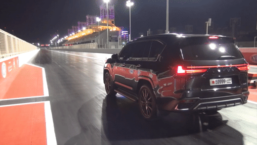 Lexus LX600 vượt trội với tốc độ tăng tốc như siêu xe - Ảnh 1