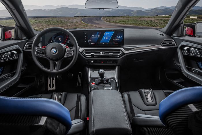 BMW M2 phiên bản mới: Chiếc xe thể thao với giá cả phải chăng cho những người mới bước chân vào - Ảnh 4