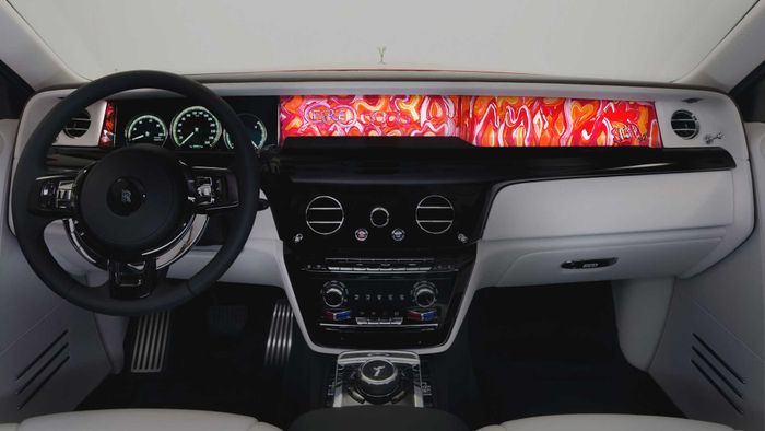 Rolls-Royce giới thiệu 6 mẫu xe độc đáo cho các đại gia ở Trung Đông: Mỗi chiếc xe đều có một phong cách riêng biệt.