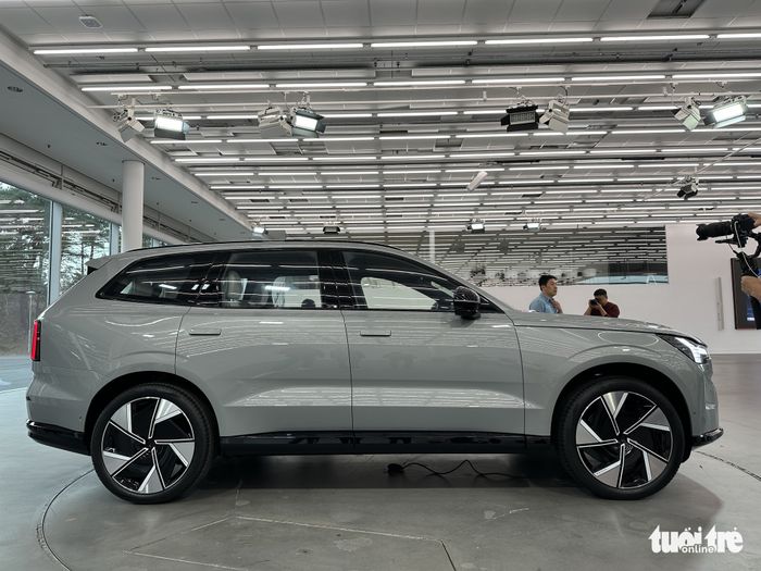 Khám phá chiếc Volvo EX90 ngoài đời thực trước khi về Việt Nam: Đỉnh cao của sự tối giản - Ảnh 2.