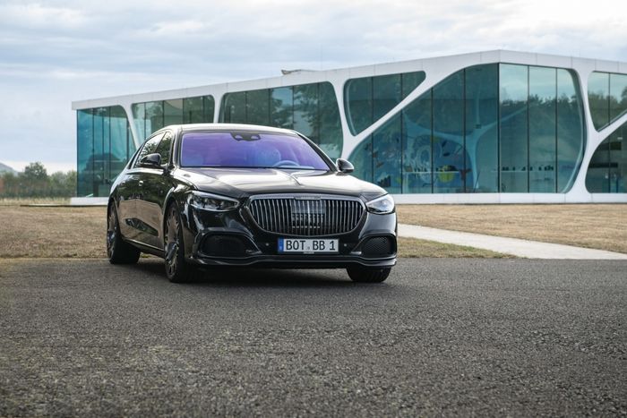 Thưởng thức vẻ đẹp của Mercedes-Maybach S580 Brabus với sắc xanh ngọc - Hình 1.