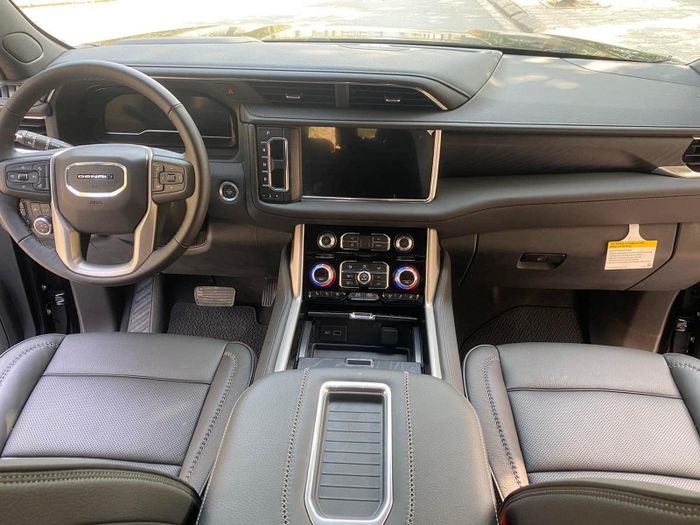 Khám phá chi tiết về GMC Yukon XL Denali 2023 giá trên 10 tỷ đồng tại Việt Nam, đấu trường với Lexus LX 600 VIP - Hình 6.