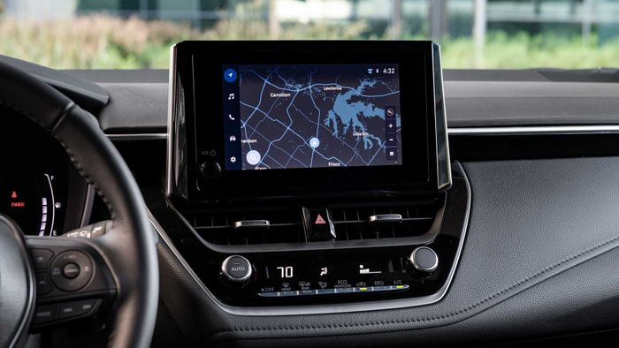 Toyota Corolla, dòng xe bán chạy nhất trên thế giới, đã được nâng cấp nhẹ và giảm giá cho phiên bản hybrid - Ảnh 17.