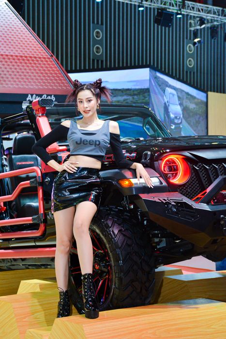 Những cô gái tại Triển lãm VMS 2022: Không thiếu Lệ Quyên và dàn hoa hậu - Ảnh 17.
