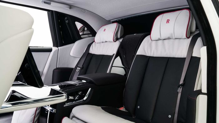 Rolls-Royce trưng bày 6 chiếc xe độc đáo cho các đại gia ở Trung Đông: Mỗi chiếc xe đều có một kiểu nguyên tố riêng - Ảnh 14.