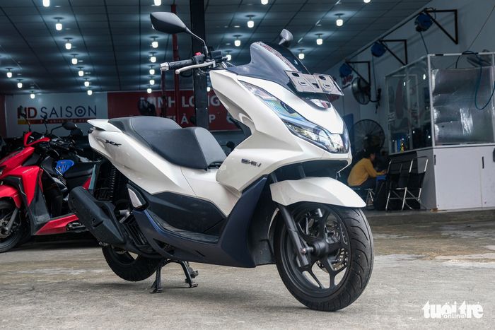 Honda PCX phiên bản 'tiết kiệm xăng' đã có mặt tại Việt Nam: Giá chỉ 99 triệu đồng, một sự lựa chọn đặc biệt cho những người đã quen với dòng xe SH - Hình 1.