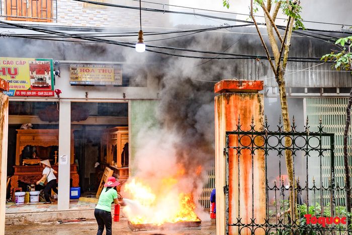 Hà Nội: Mô hình xe ba gác phòng cháy chữa cháy đi qua những con ngõ nhỏ để dập tắt 'bà hỏa' ở các làng nghề - Ảnh 8.
