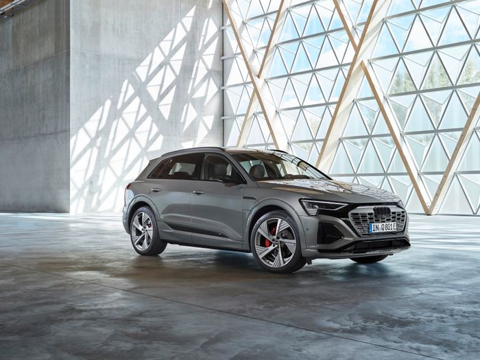 Audi Q8 e-tron chính thức ra mắt: Dòng xe điện cao cấp nhất của Audi - Hình 1.