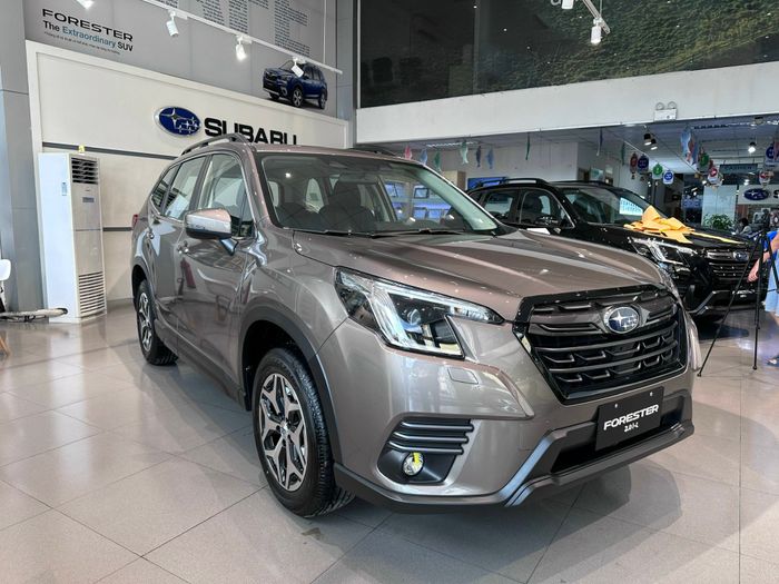 Subaru Forester 2023 đổ về đại lý: Giá từ 969 triệu đồng, thêm công nghệ an toàn, đấu CX-5 và Tucson - Ảnh 1.