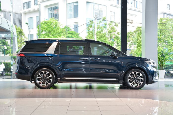 Người sử dụng lựa chọn Kia Carnival vượt trội so với CX-8 và Sorento ở hàng ghế sau - Hình 2.