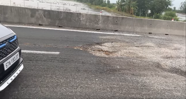 Khi nhìn thấy xe gặp nạn trên cao tốc, chàng trai đã ở lại đến khuya để thực hiện một hành động đặc biệt - Hình ảnh 5.