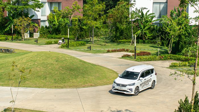 Đánh giá Suzuki Hybrid Ertiga - Xe xanh thú vị hơn so với thông số trên giấy nhưng vẫn có điểm cần cải thiện - Ảnh 5.