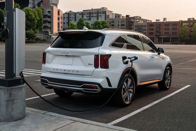 Santa Fe và Sorento: Đôi bánh xe hybrid mới mẻ tại Việt Nam - Hình 5