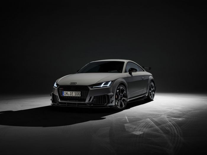 Audi TT RS Iconic Edition phiên bản giới hạn 100 chiếc - Hình 1.