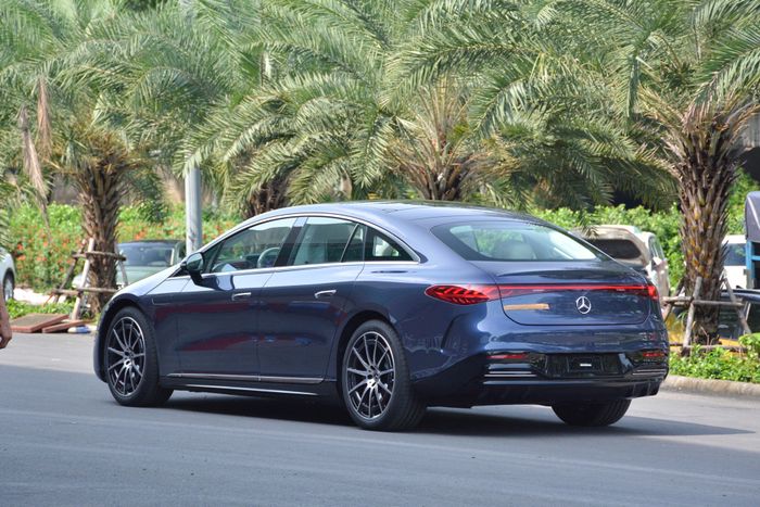 Mercedes-Benz EQS ra mắt lần đầu tại Việt Nam - Xe điện đỉnh cao nhất tại VMS 2022 - Ảnh 4.