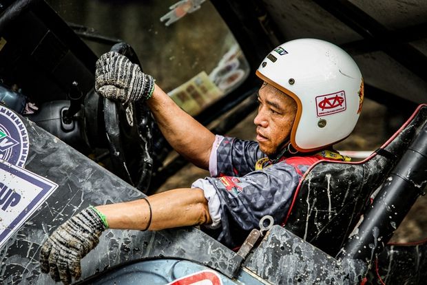  Người phụ nữ trên 60 tuổi đam mê đua xe địa hình - Hình 9.