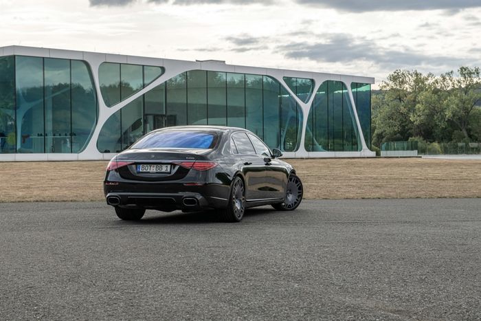 Ngắm chiêm Mercedes-Maybach S580 phiên bản Brabus với sắc xanh ngọc tuyệt đẹp - Hình 7.