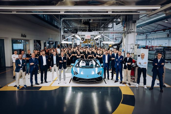 Siêu xe Lamborghini Aventador chính thức dừng sản xuất - Ảnh 1.
