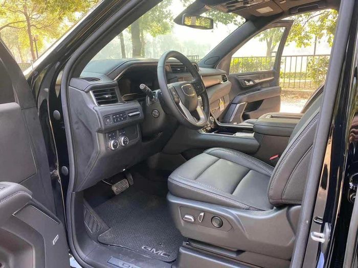 Khám phá chi tiết về GMC Yukon XL Denali 2023 với giá trên 10 tỷ đồng tại Việt Nam, cạnh tranh với Lexus LX 600 VIP - Hình 7.