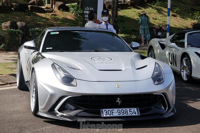 Chiếc Ferrari F12 Berlinetta độ độc nhất tại Việt Nam ảnh 3