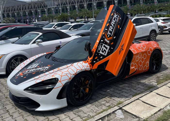 Khám phá khu vực đậu xe tại Vietnam Motor Show 2022: Đối diện với dàn xe khủng, đủ sức cạnh tranh với các ngôi sao chính của sự kiện  - Ảnh 8.