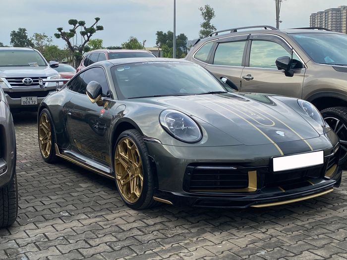 Khám phá khu vực đậu xe tại Vietnam Motor Show 2022: Bắt gặp dàn xe khủng, đủ sức cạnh tranh với các ngôi sao chính của sự kiện  - Ảnh 3.